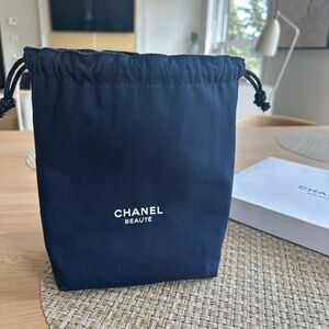CHANEL Beauté navy/black reversible Drawstring cosmetic bag
